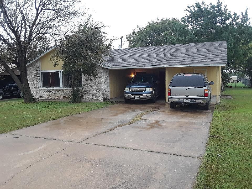 2nd image of 3401 Val Dr