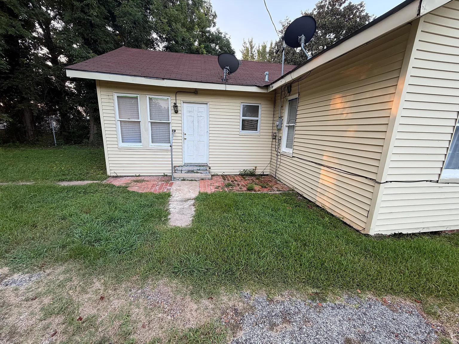 3 bed, 1287 sqft, $800 — Photo 2