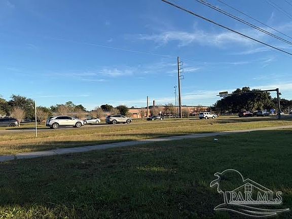 3rd image of 305 N Navy Blvd