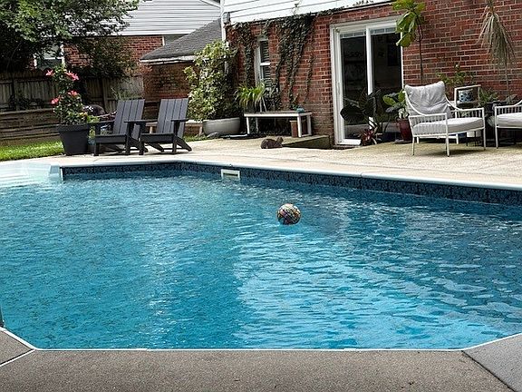 4th image of 4140 Edinburgh Dr