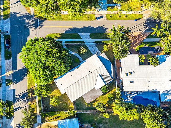 4th image of 2100 Manatee Drive
