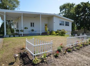 36 High St, Granby, MA 01033