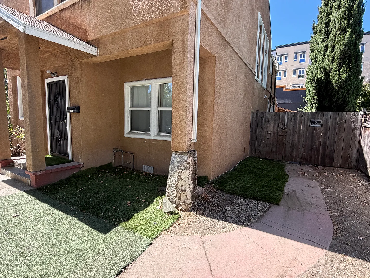 Studio, 250 sqft, $1,800 — Photo 4