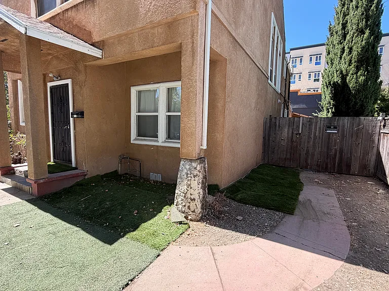 604 B St #1 — Photo 12