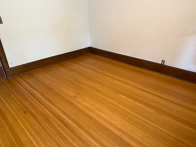 903 Newport St — Photo 7