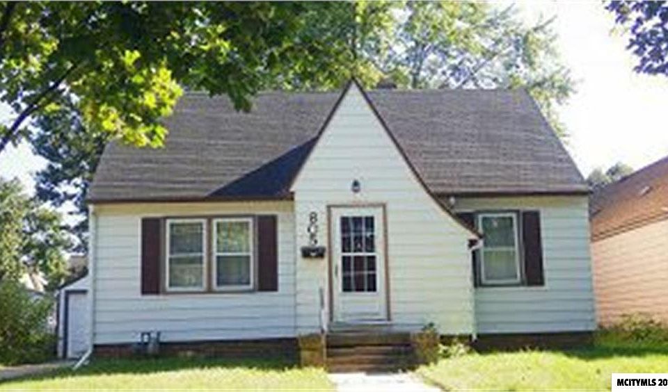 1st image of 805 9th St NE