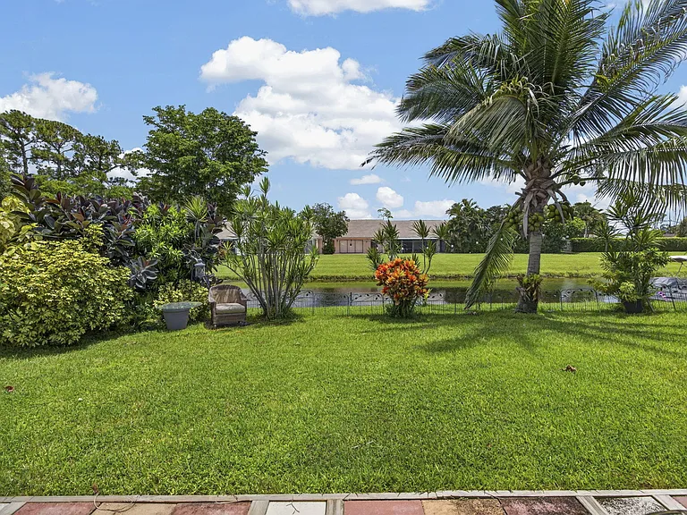 716 Lake Wellington Dr — Photo 40