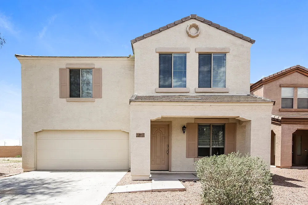 4 bed, 2.5 bath, 2160 sqft, $2,595 — Photo 1