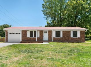 287 Duncan Rd, Flat Rock, NC 28731