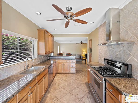 5th image of 1495 E Luna Way
