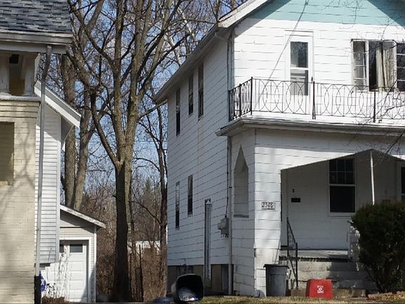 2nd image of 2528 Lysle Ln