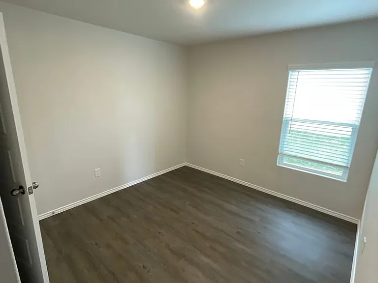 4222 Legend Hts — Photo 7