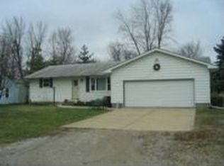 610 E 6th St, Delavan, IL 61734