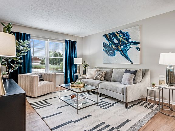 Newly Renovated Spacious Living Room