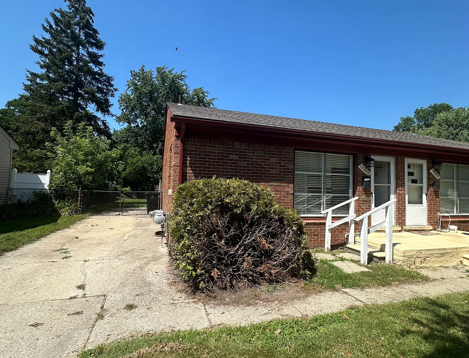 2 bed, 700 sqft, $1,350 — Photo 1