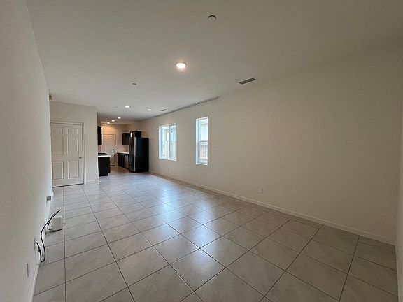 2nd image of 587 Sandtrap Ln