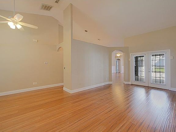4th image of 2682 Sunbury St