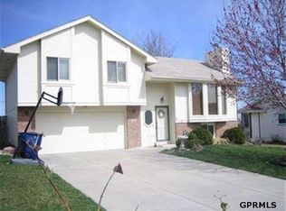 886 Gateway Rd, Elkhorn, NE 68022