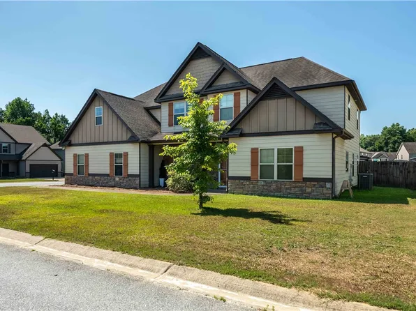56 New Castle Dr, Phenix City, AL 36870