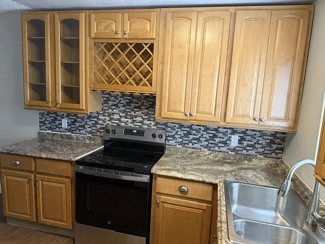 2 bed, 750 sqft, $1,300 — Photo 2