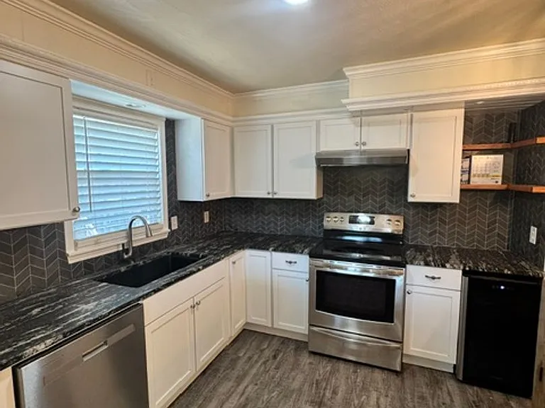 2601 Hollis Dr — Photo 4