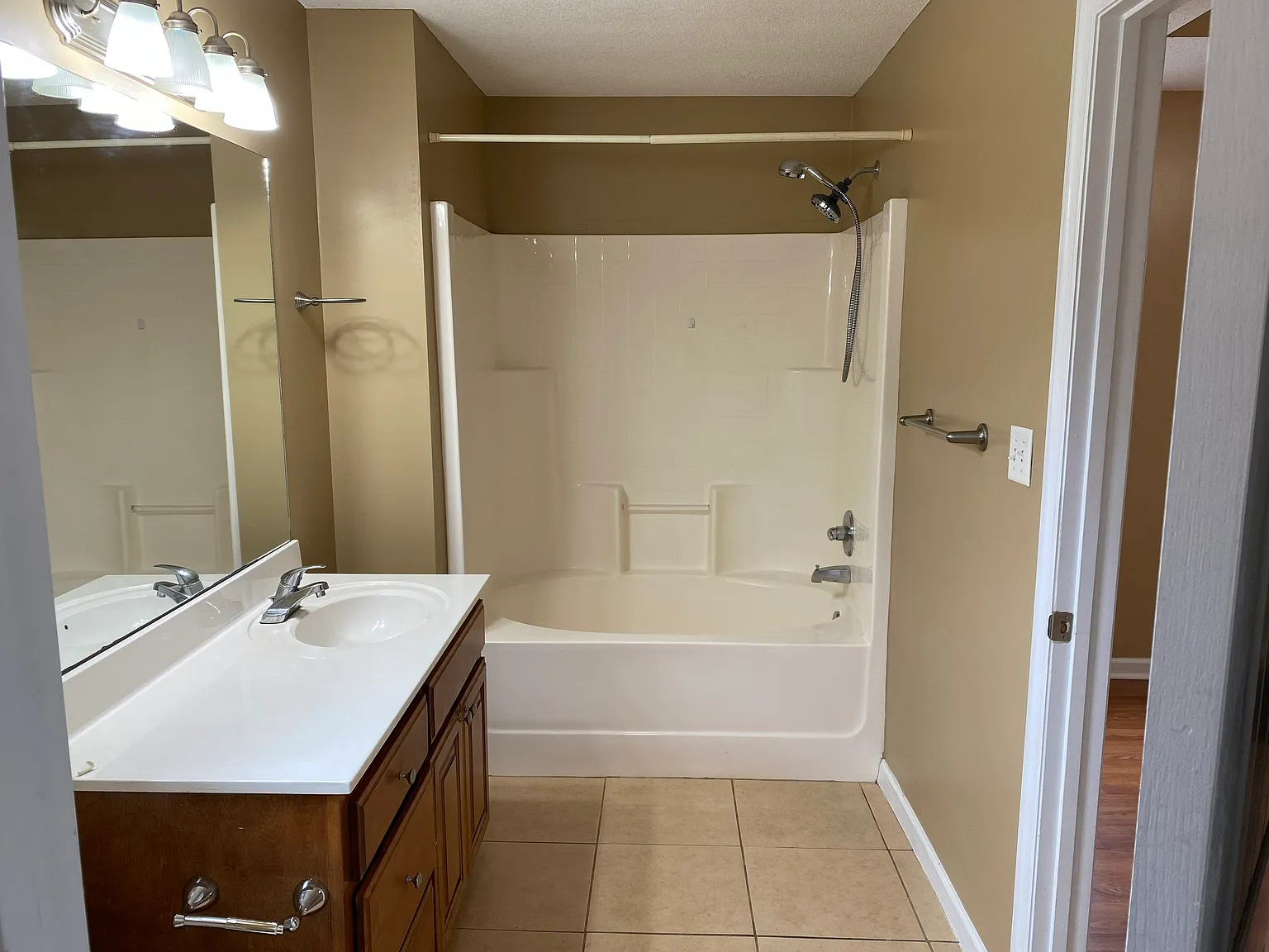 3 bed, 1414 sqft, $1,800 — Photo 3