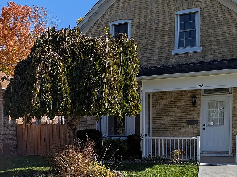 159 Wellington St — Photo 2