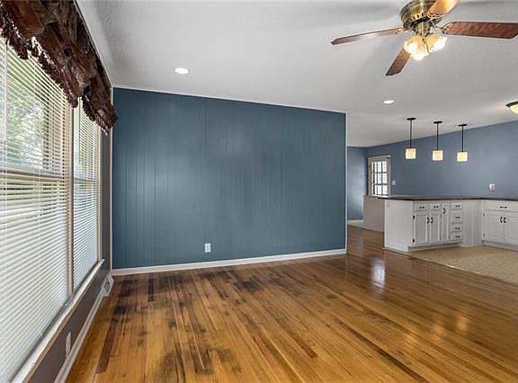 4th image of 819 S Water St