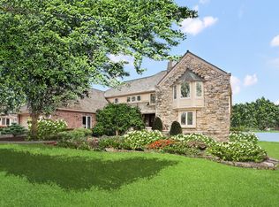 8140 Lake Ridge Dr, Burr Ridge, IL 60527