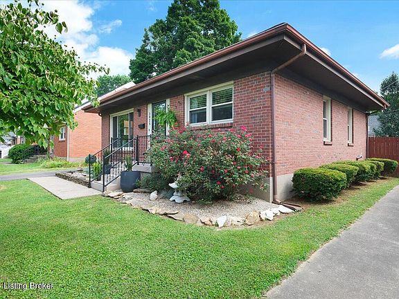3rd image of 3025 Nadina Dr