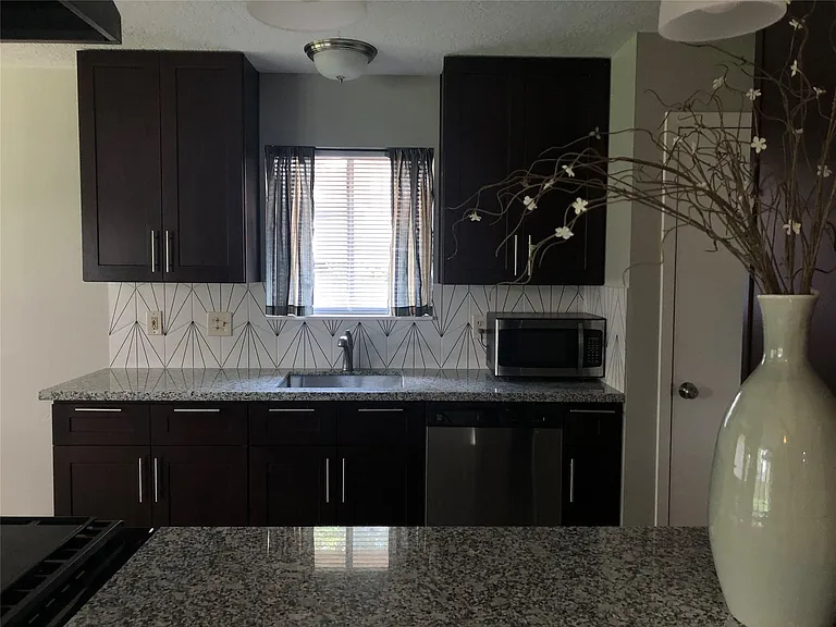 1003 Shadow Mountain Dr — Photo 20