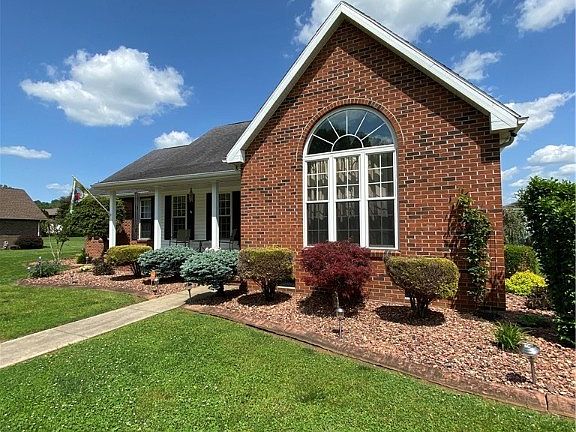 2nd image of 1201 Berch Ln