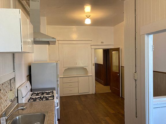 5th image of 1041 Montgomery St #1