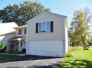 1993 Charles Ln, Aurora, IL 60505