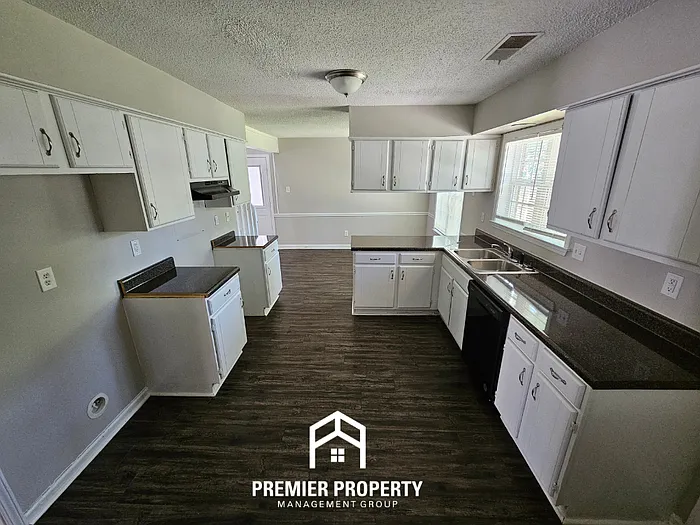 3999 Lacewood Dr — Photo 6