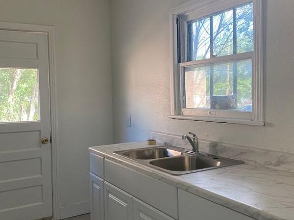 5th image of 2450 Cincinnati Ave