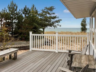 8998 Lakeside Ave, Onekama, MI, 49675
