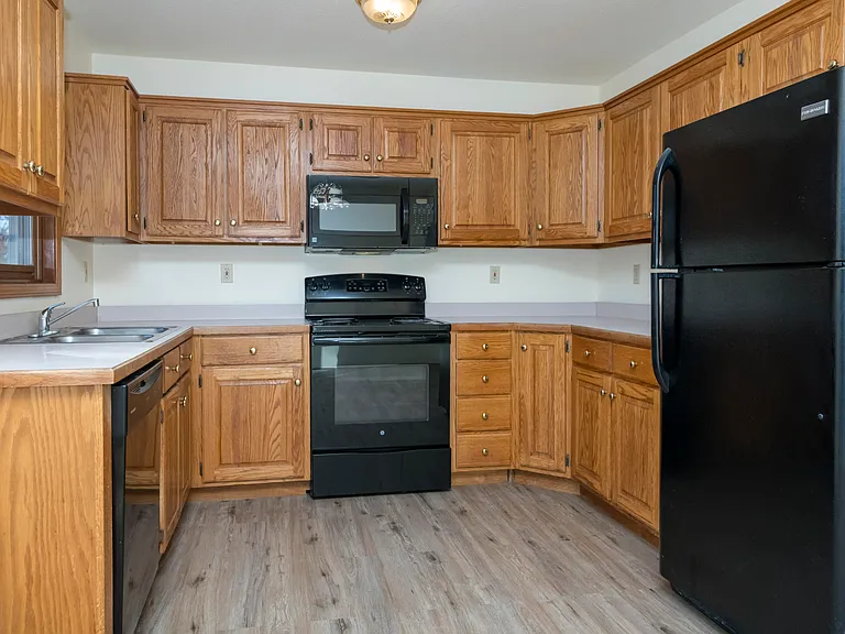 7900 E Saint Charles Rd — Photo 5