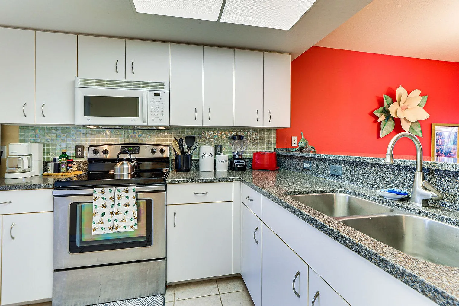 2 bed, 2.0 bath, 1227 sqft, $3,496 — Photo 3