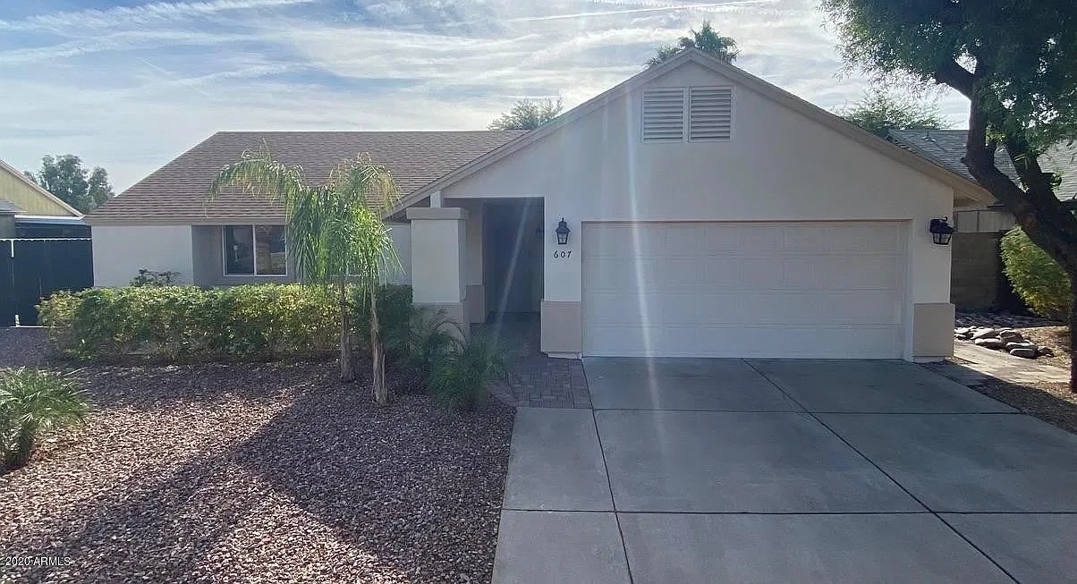 3 bed, 1277 sqft, $2,195 — Photo 1