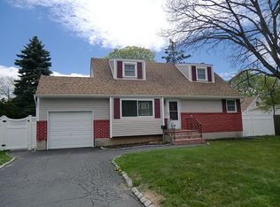 194 Walker St, West Babylon, NY 11704