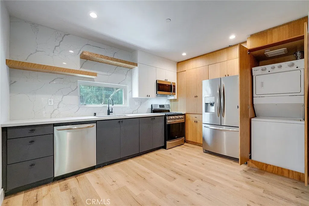 2 bed, 1200 sqft, $3,250 — Photo 3