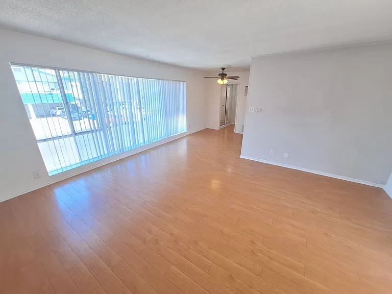 428 S Sherbourne Dr #5 — Photo 2
