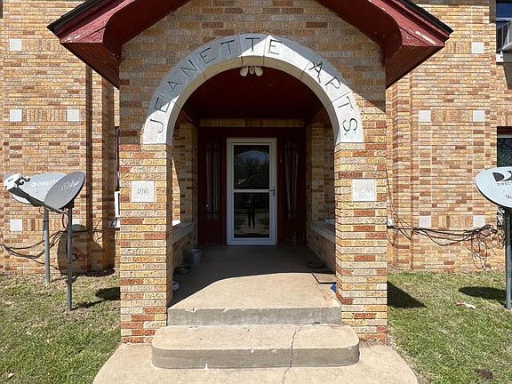 2nd image of 216 W Oak Ave #1