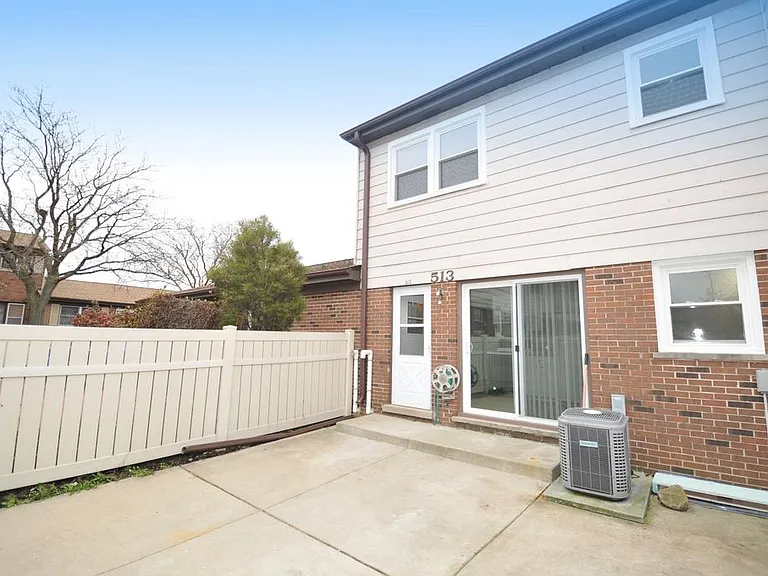 513 W Potter St — Photo 70