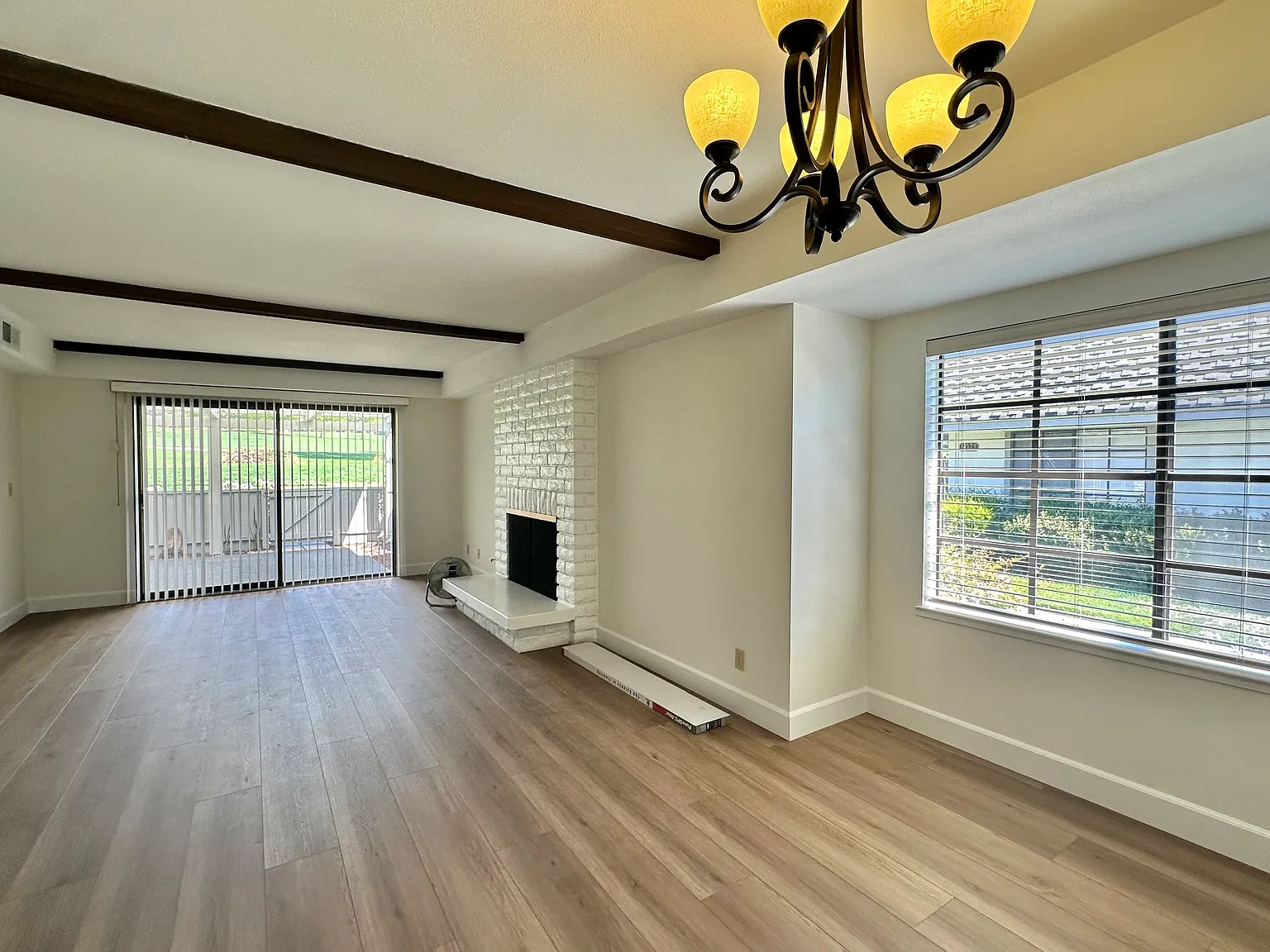 1 bed, 947 sqft, $3,500 — Photo 3