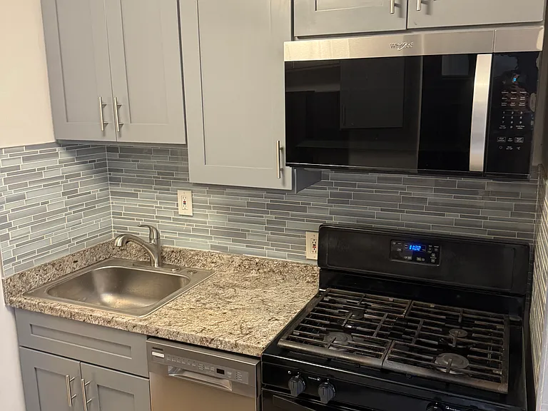2040 N Darien St — Photo 9