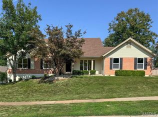 16203 Forest Meadows Dr, Chesterfield, MO