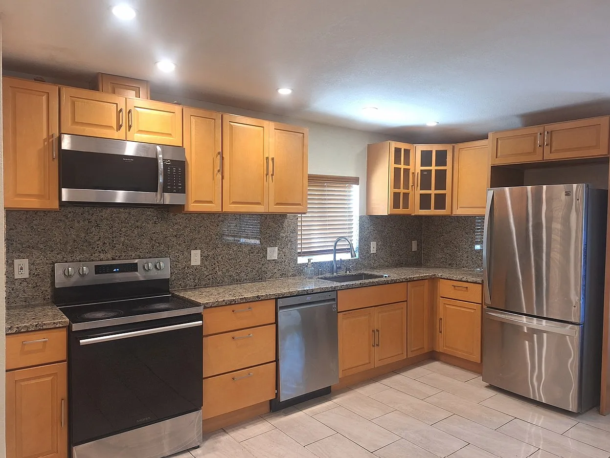 726 Allview Ave — Photo 2