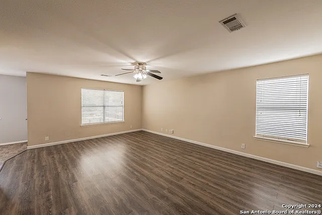 3 bed, 2.5 bath, 1818 sqft, $1,775 — Photo 3